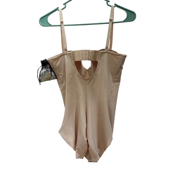 Spanx Suit Your Fancy Bodysuit Beige L NWOT - Picture 2 of 16